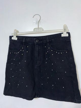 Falda vaquera negra con perlas