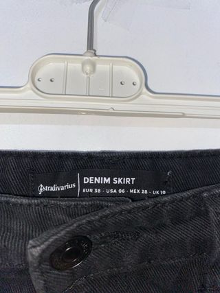 Falda vaquera negra con perlas