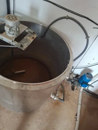 Inyector de abono con tanque de acero