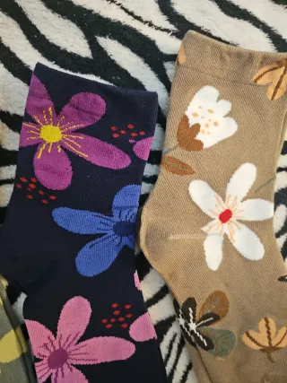 Pack 6 calcetines estampados flores. ideal regalo