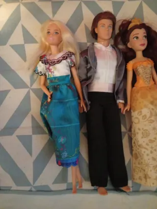 Barbie, Ken e Principessa Disney. Regalo tre Barbie
