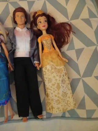 Barbie, Ken e Principessa Disney. Regalo tre Barbie