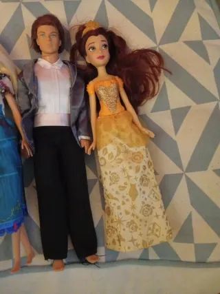 Barbie, Ken e Principessa Disney. Regalo tre Barbie