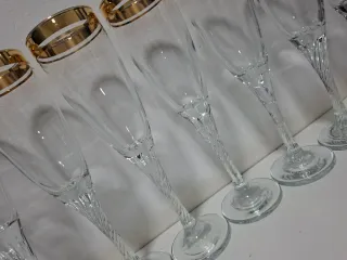 Copas de cristal con filo de oro