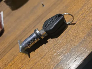 Bombín con Llave Maletas SHAD nuevo