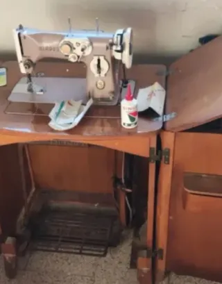 Máquina de coser Singer antigua