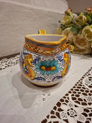 Brocca ceramica Deruta decorata a mano