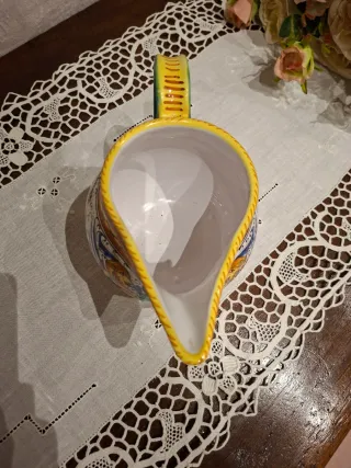 Brocca ceramica Deruta decorata a mano