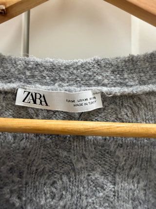 Chaqueta Zara punto trenzado gris