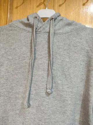 Sudadera con capucha gris hombre