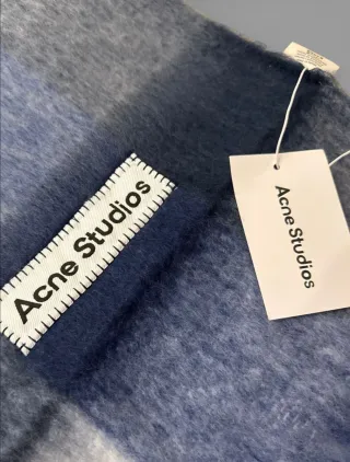 Sciarpa Acne Studios a quadri blu e bianca