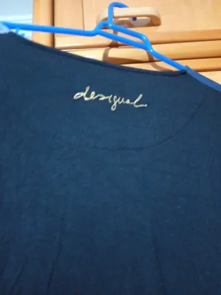 Blusa manga larga floral azul y negra