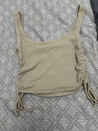 Crop top beige con cordones