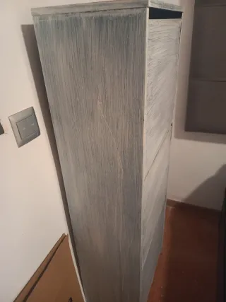 Zapatero metálico y madera gris