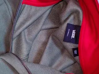 Sudadera Vans cremallera cuello rojo