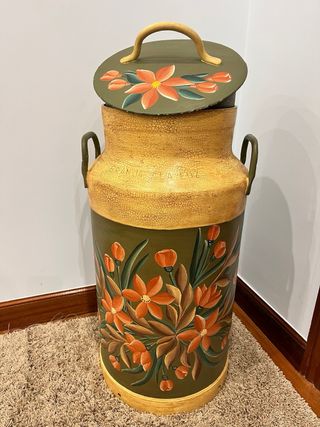 Lechera decorativa antigua pintada a mano