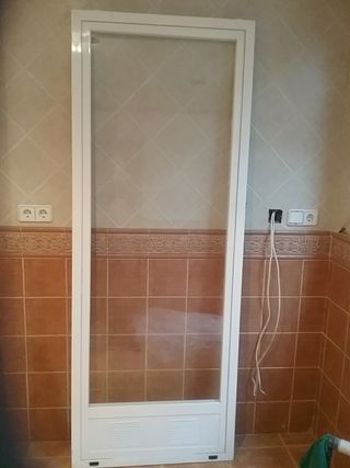 Ventana.climalix y puerta de aluminio con fijo.