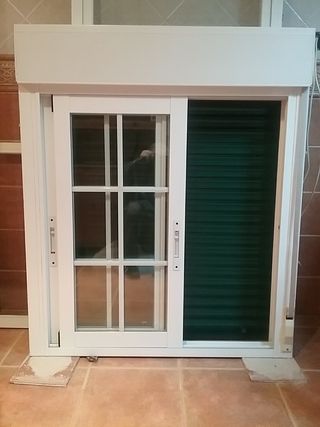 Ventana.climalix y puerta de aluminio con fijo.