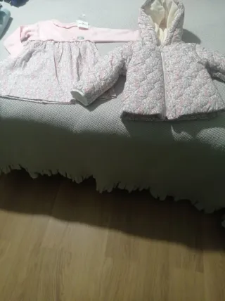 Vestido y abrigo Tutto Piccolo floral