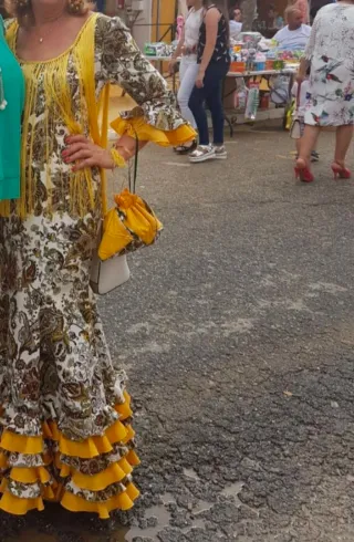Traje de flamenca estampado con 6 volantitos