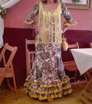 Traje de flamenca estampado con 6 volantitos