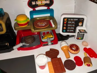 Hamburguesería de juguete con regalos