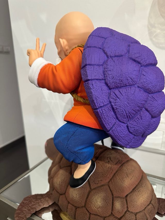 Figura Maestro Roshi Mide aproximadamente 32 cm