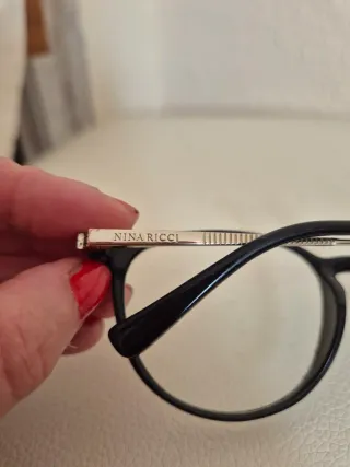 Montura de gafas Nina Ricci negra