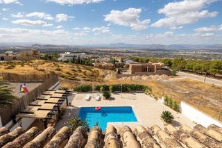 Chalet en venta en Zubia (La)