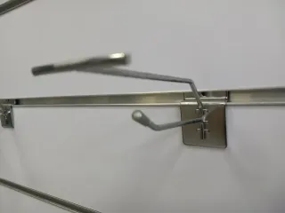 Pincho expositor metalizado para panel