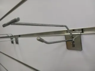 Pincho expositor metalizado para panel