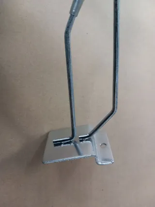 Pincho expositor metalizado para panel