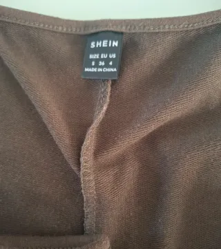 Mono verde bajo bombacho