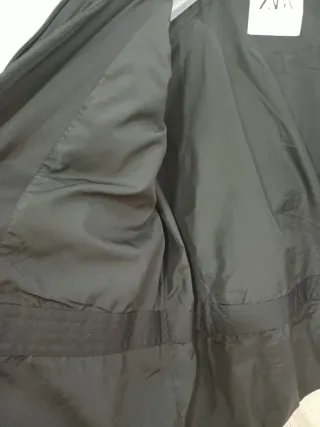 Cazadora Zara Negra Talla XL con Bolsillos