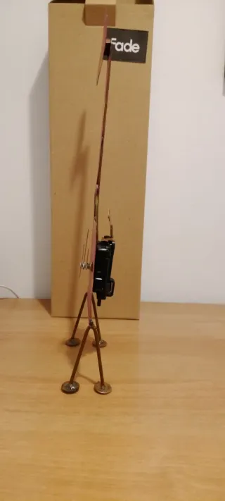 Orologio da tavolo giraffa verde, con pendolo.