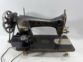 Máquina de coser Alfa eléctrica antigua