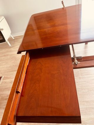 Mesa de Comedor + 6 Butacas. Calidad y Estilo.