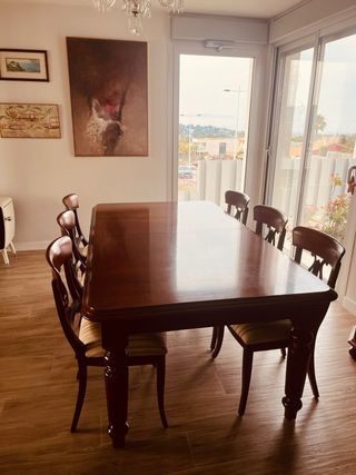 Mesa de Comedor + 6 Butacas. Calidad y Estilo.