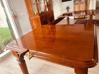 Mesa de Comedor + 6 Butacas. Calidad y Estilo.