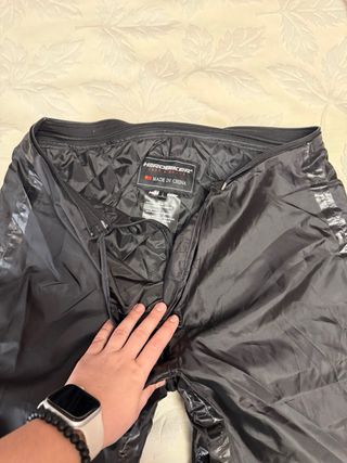 Pantalones impermeables negros