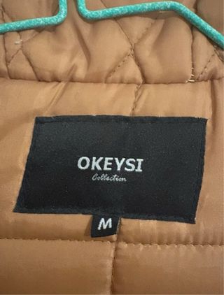 Abrigo Marrón con Capucha y Pelo