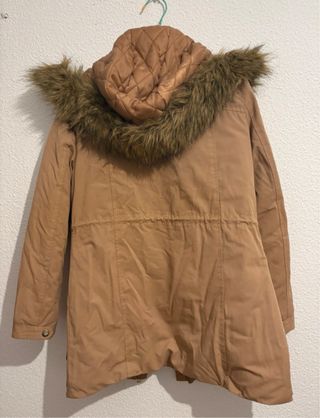 Abrigo Marrón con Capucha y Pelo