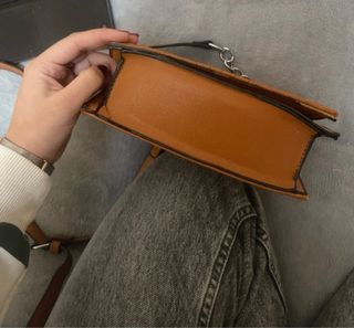 Bolso marrón acolchado