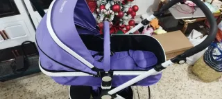 Carrito de bebé morado