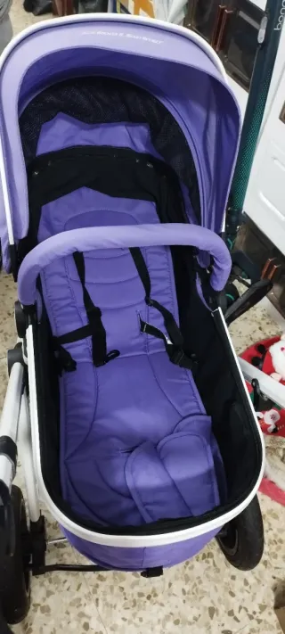 Carrito de bebé morado