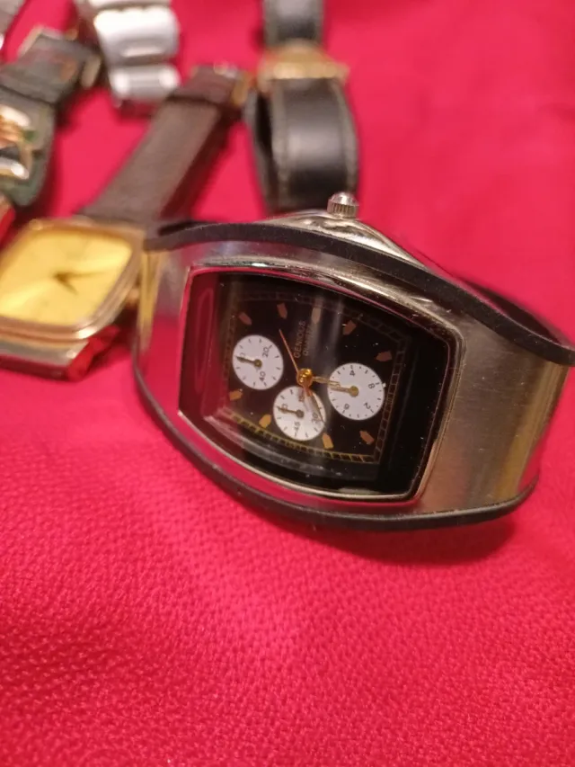 9 Relojes de Pulsera - 3 Funcionan