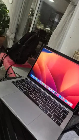 MacBook Pro 13” Retina Touch Bar – Intel i5 – SSD