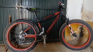 Bicicleta Fat Bike Negra y Roja