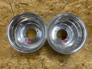 Llantas traseras DWT etiqueta roja en 9 pulgadas