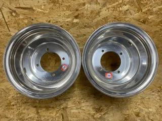 Llantas traseras DWT etiqueta roja en 9 pulgadas